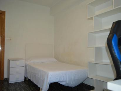 Bedroom of Flat to share in  Valencia Capital  with Air Conditioner, Heating and Furnished