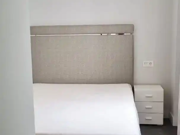 Dormitori de Apartament en venda en Fuengirola amb Aire condicionat i Balcó
