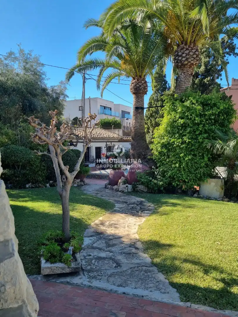 Vista exterior de Casa o chalet en venta en Alicante / Alacant con Jardín privado, Terraza y Trastero