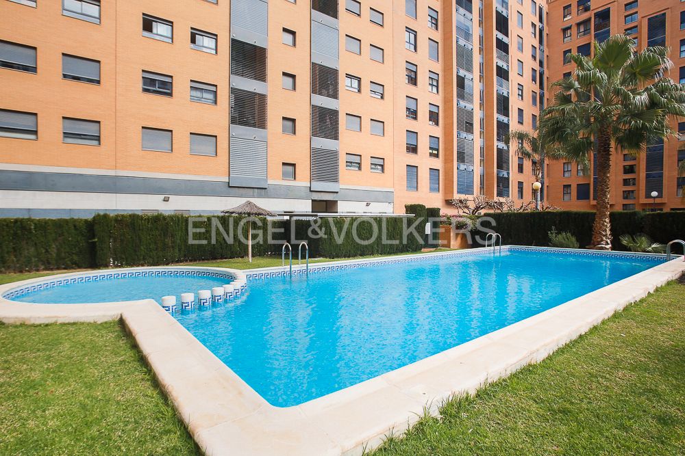 Piscina de Apartament de lloguer en  Valencia Capital amb Aire condicionat, Calefacció i Terrassa