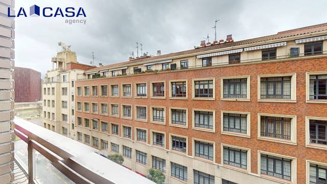 Piso en Venta en Rafaela Ybarra Kalea en San Pedro de Deusto - La Ribera