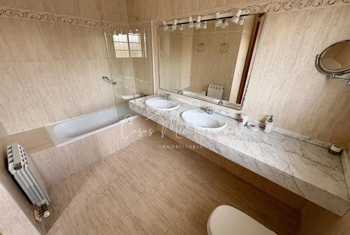 Casa aparellada amb terrassa en venda a Carrer Artur Martorell, imagen 20