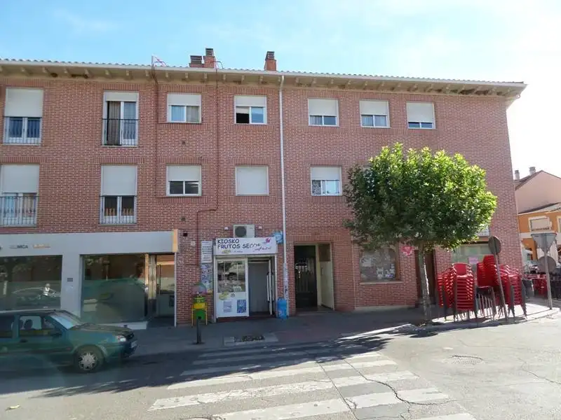 Vista exterior de Piso en venta en Tudela de Duero con Parquet