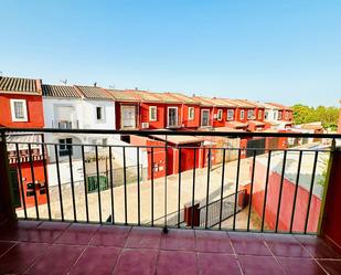 Exterior view of Single-family semi-detached for sale in Pilas