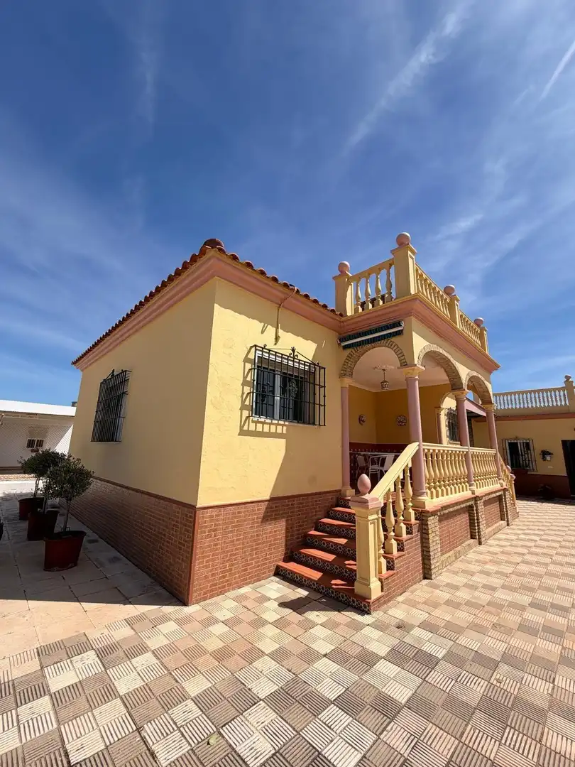 Vista exterior de Casa o chalet en venta en Paradas