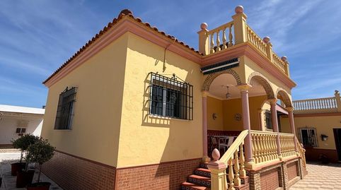 DOS VIVIENDAS EN EL CAMPO DE URBANIZACIÓN EL CALVARIO