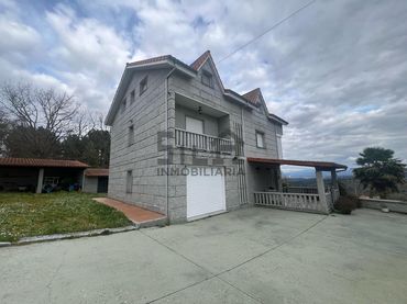 Villa avec balcon à vendre à Toén