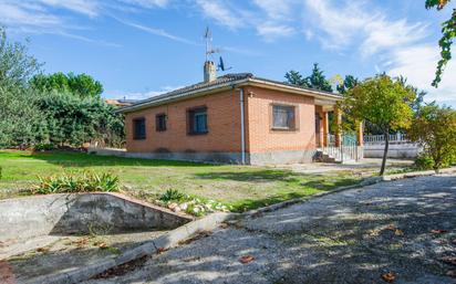 Vista exterior de Casa o xalet en venda en Quijorna amb Calefacció, Jardí privat i Piscina