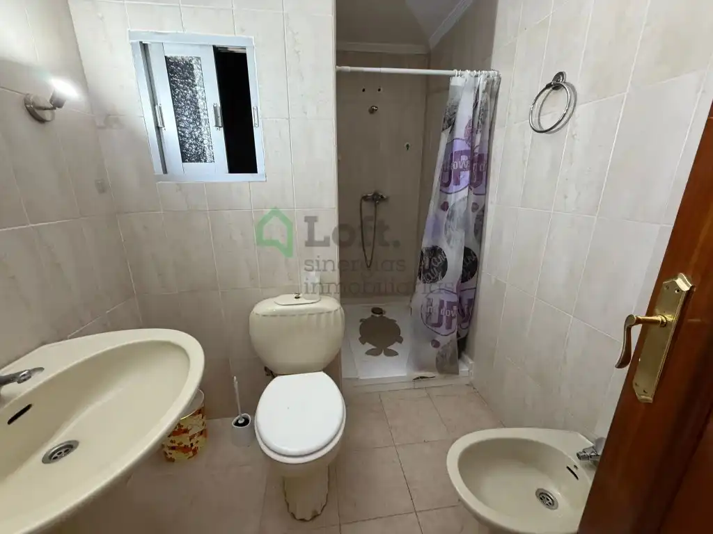 Bany de Pis en venda en Badajoz amb Calefacció, Moblat i Forn