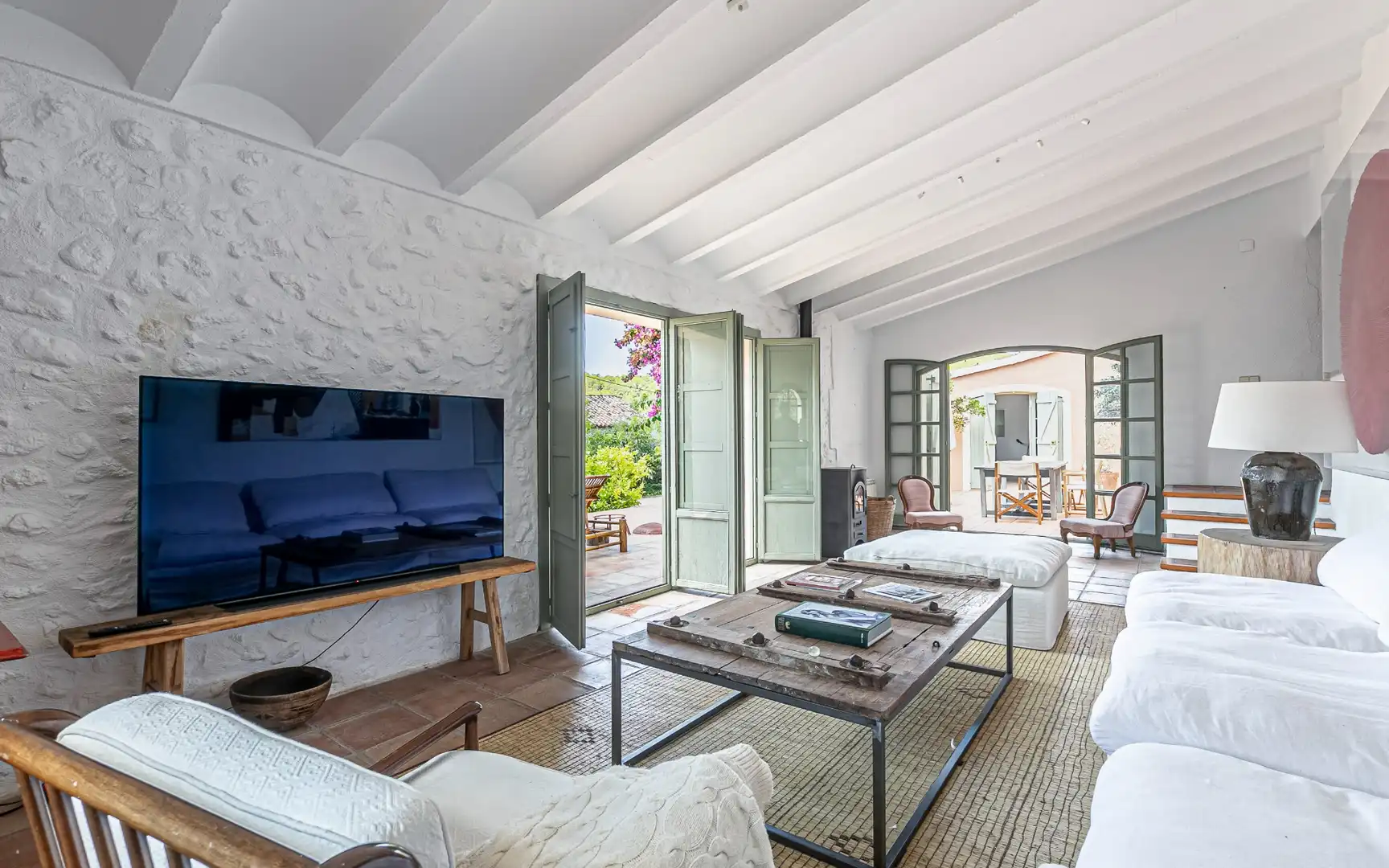 Wohnzimmer von Country house zum Verkauf in Torrelles de Foix mit Heizung, Privatgarten und Terrasse