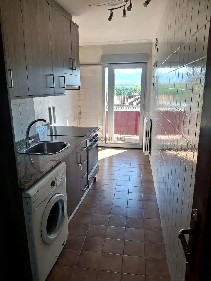 Flat for rent in San Antonio, Alfambra