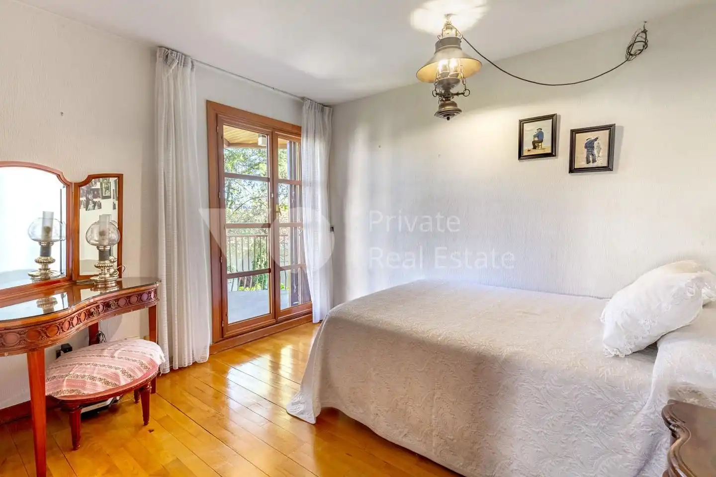 Habitación de Casa adosada en venta en Madrid con Aire acondicionado, Calefacción y Jardín privado
