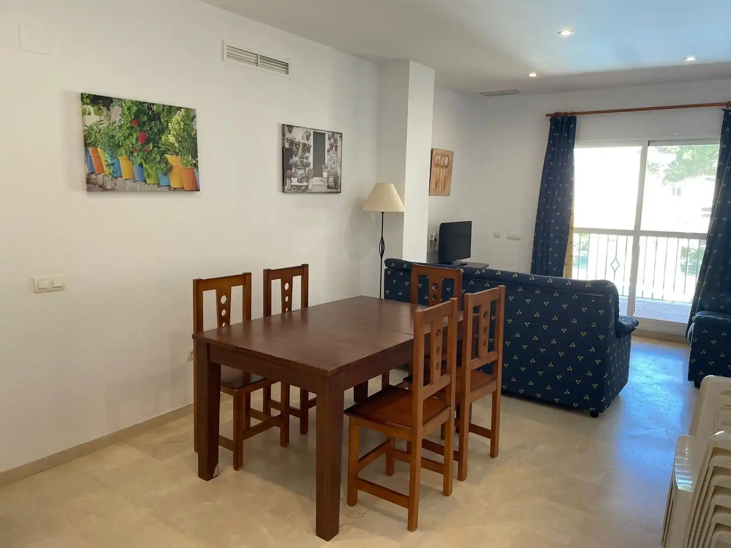 Menjador de Apartament en venda en Chiclana de la Frontera amb Jardí privat, Terrassa i Piscina comunitària