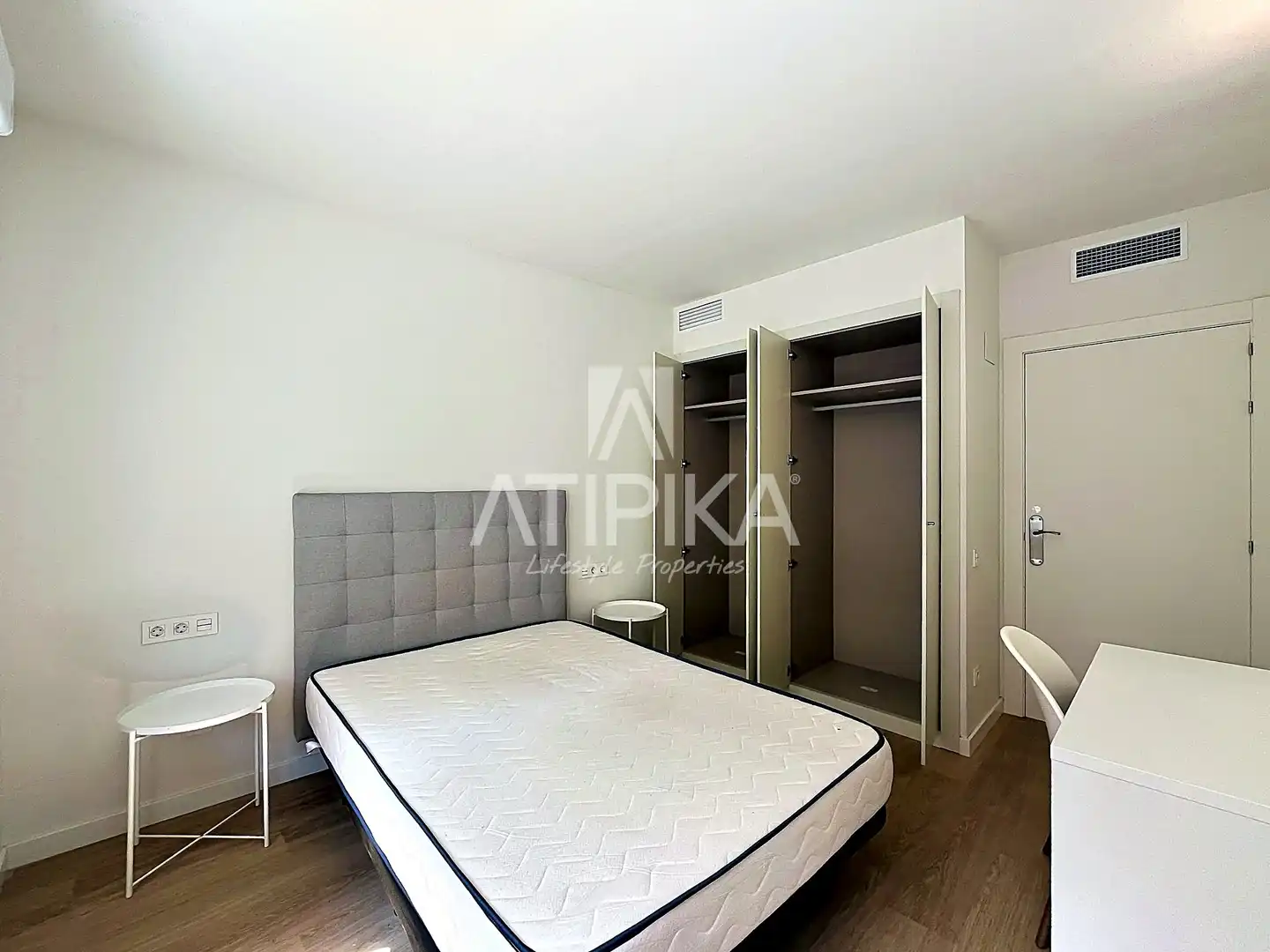 Schlafzimmer von Wohnung zum Verkauf in Barcelona mit Klimaanlage, Parkett und Terrasse