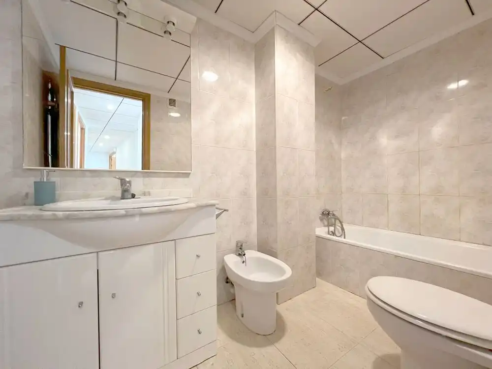 Baño de Piso en venta en Constantí con Aire acondicionado, Calefacción y Alarma