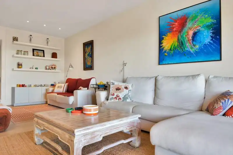 Wohnzimmer von Dachboden zur Miete in Marbella mit Klimaanlage, Terrasse und Schwimmbad