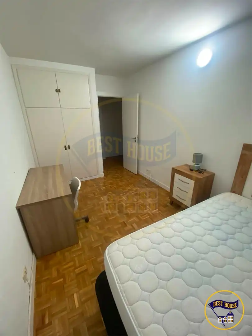 Bedroom of Flat for share in Cuenca  with Air Conditioner, Heating and Parquet flooring