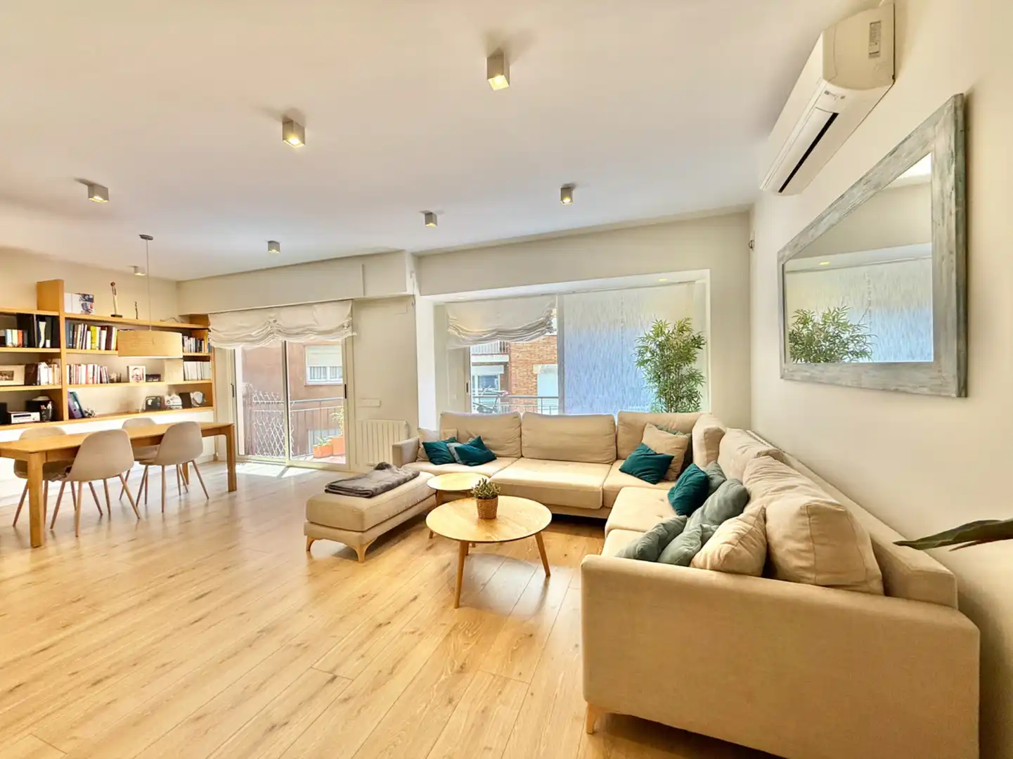 Sala de estar de Piso de alquiler en Barcelona con Aire acondicionado, Calefacción y Parquet