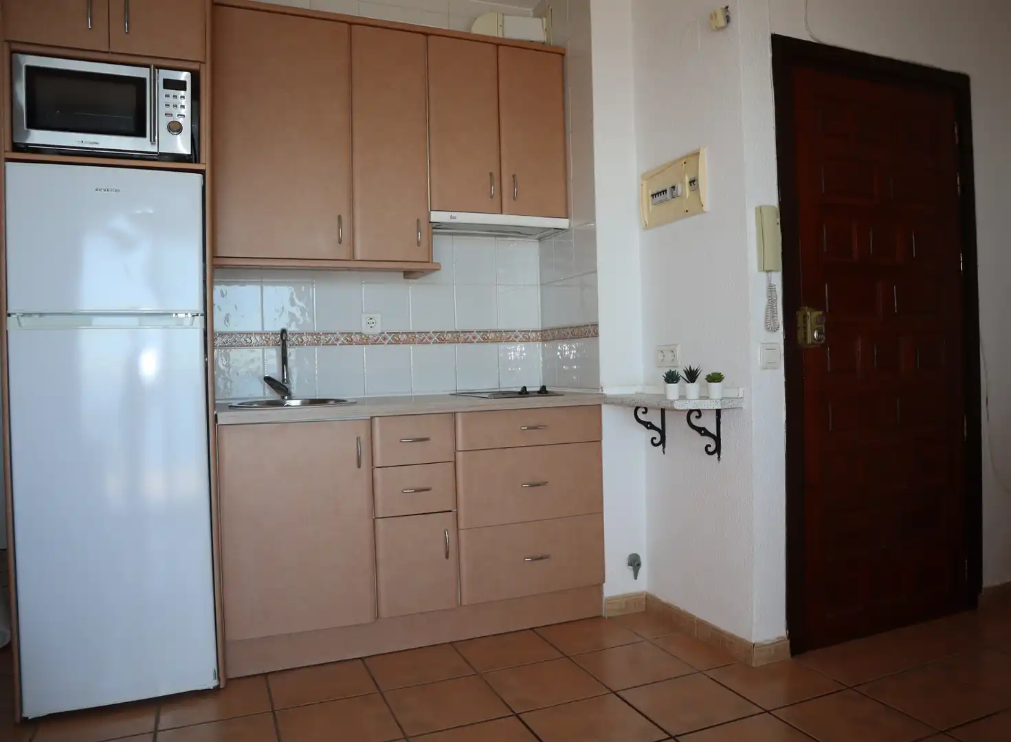 Küche von Wohnungen zur Miete in Almuñécar mit Terrasse, Waschmaschine und Mikrowelle