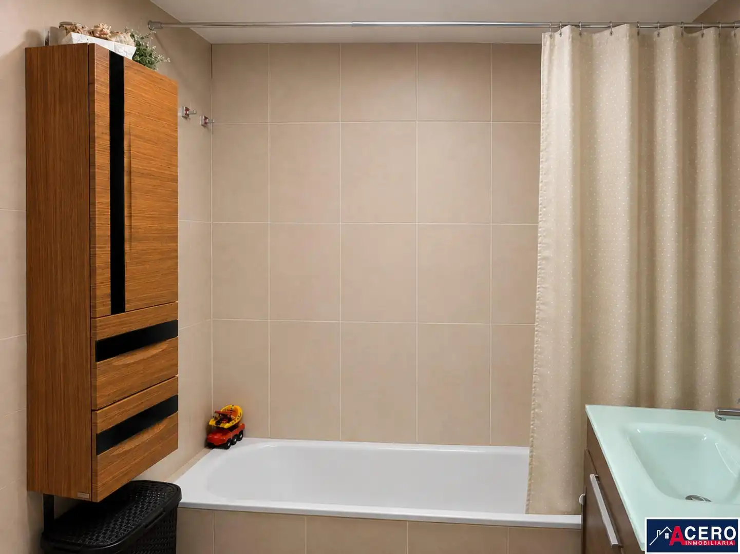 Badezimmer von Erdgeschoss zum Verkauf in Santander mit Terrasse und Möbliert