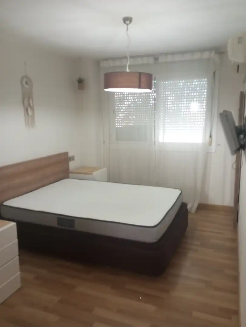 Schlafzimmer von Wohnung zur Miete in La Algaba mit Klimaanlage, Terrasse und Abstellraum