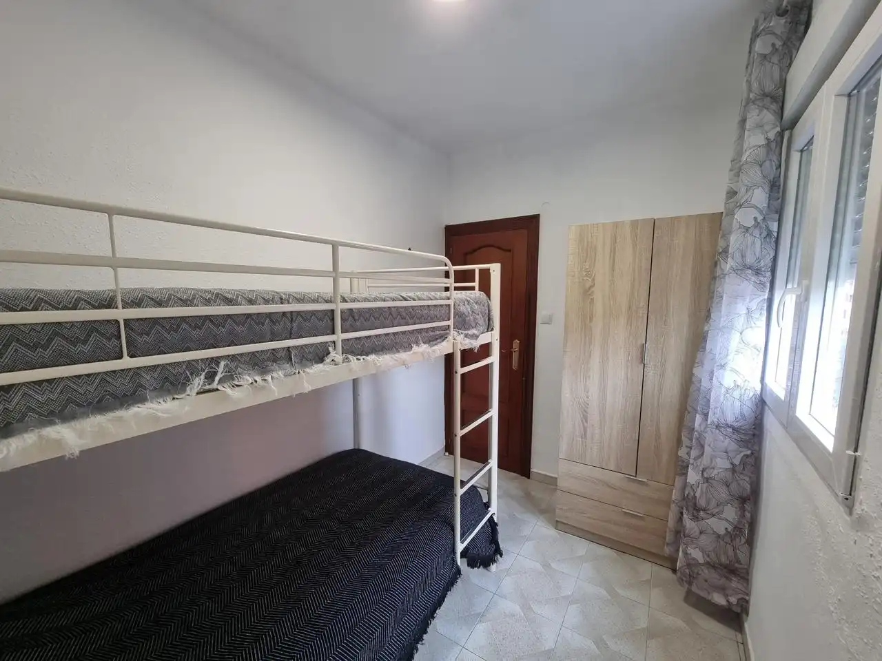 Flat for rent in Del Periodista Gil Sumbiela, Barrio de Benicalap