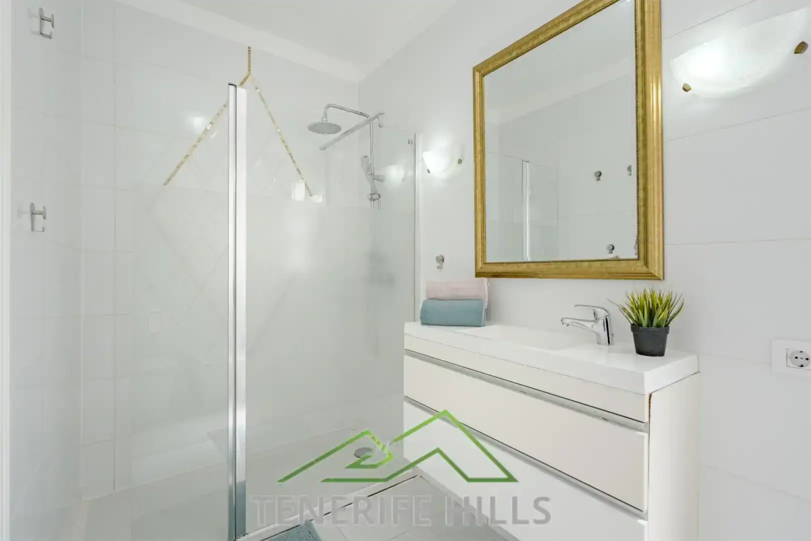 Baño de Casa o chalet en venta en Adeje con Aire acondicionado, Piscina y Balcón