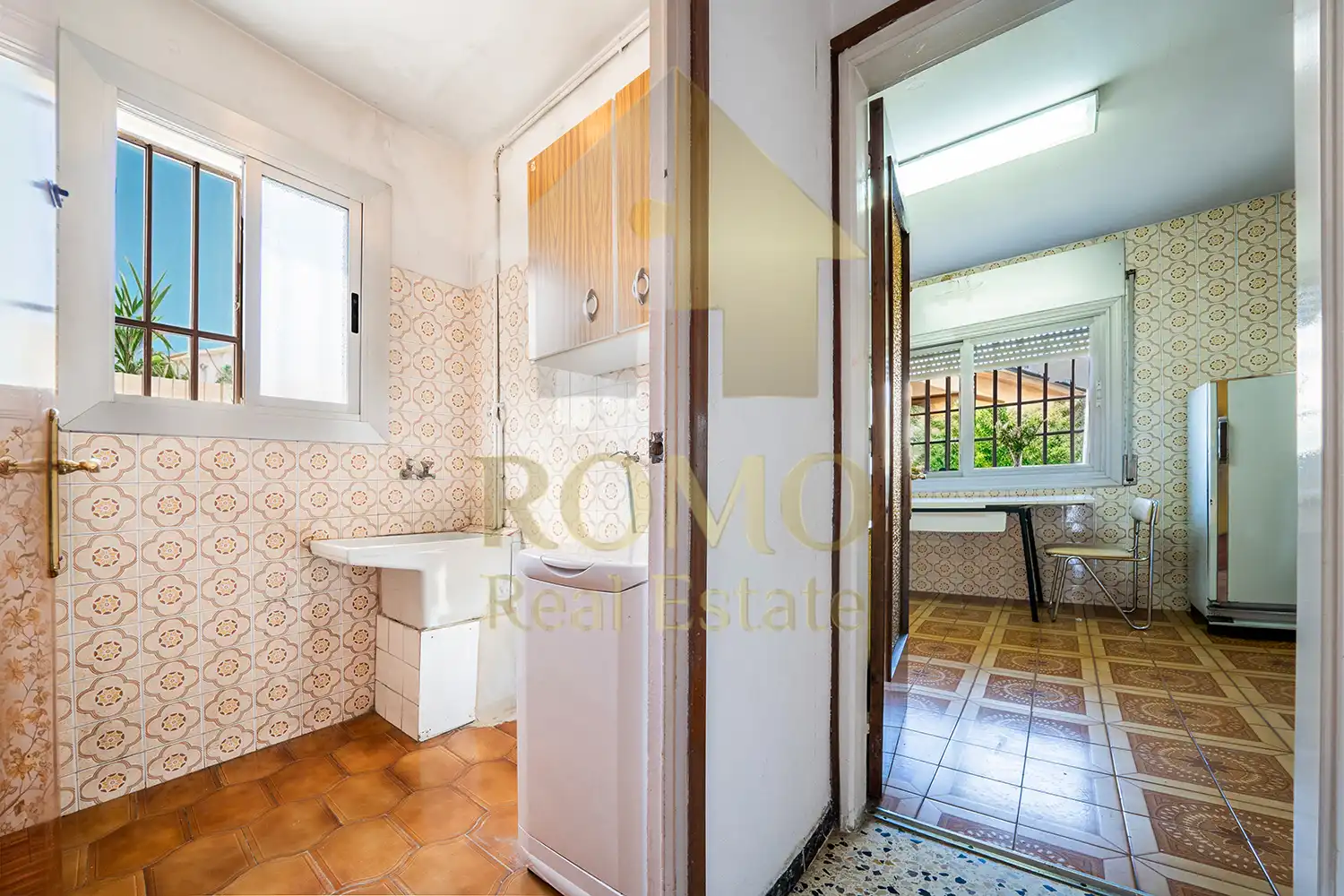Exterior view of Houses for sale in Santa Perpètua de Mogoda  with Terrace, Storage room and Balcony