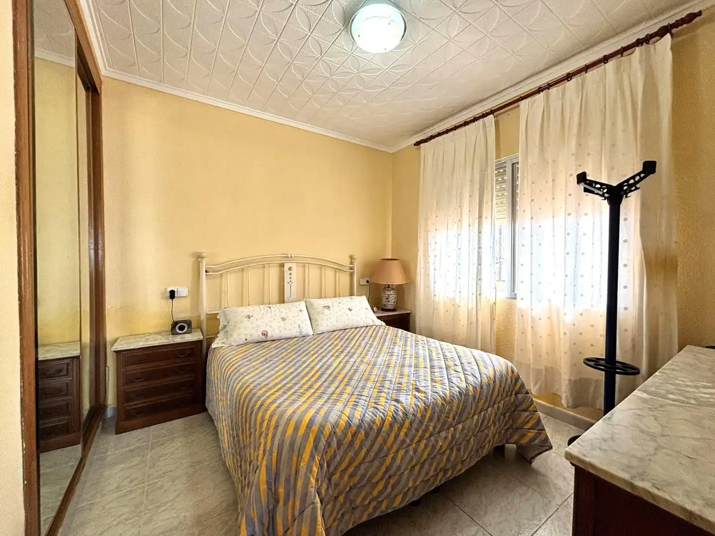 Schlafzimmer von Einfamilien-Reihenhaus zum Verkauf in Los Alcázares mit Klimaanlage und Privatgarten