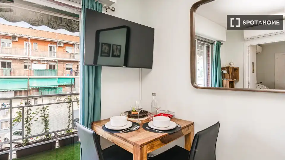 Comedor de Piso de alquiler en Madrid con Aire acondicionado, Calefacción y Amueblado