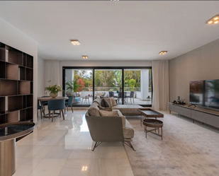Sala d'estar de Apartament de lloguer en Marbella amb Aire condicionat, Terrassa i Moblat