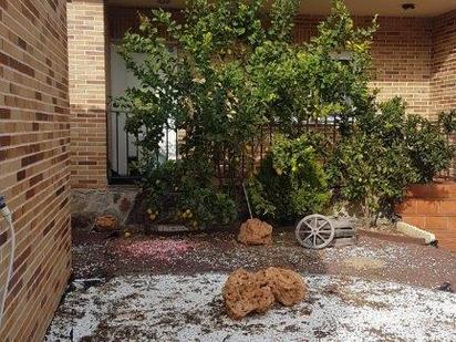 Jardí de Casa adosada en venda en Carranque amb Aire condicionat