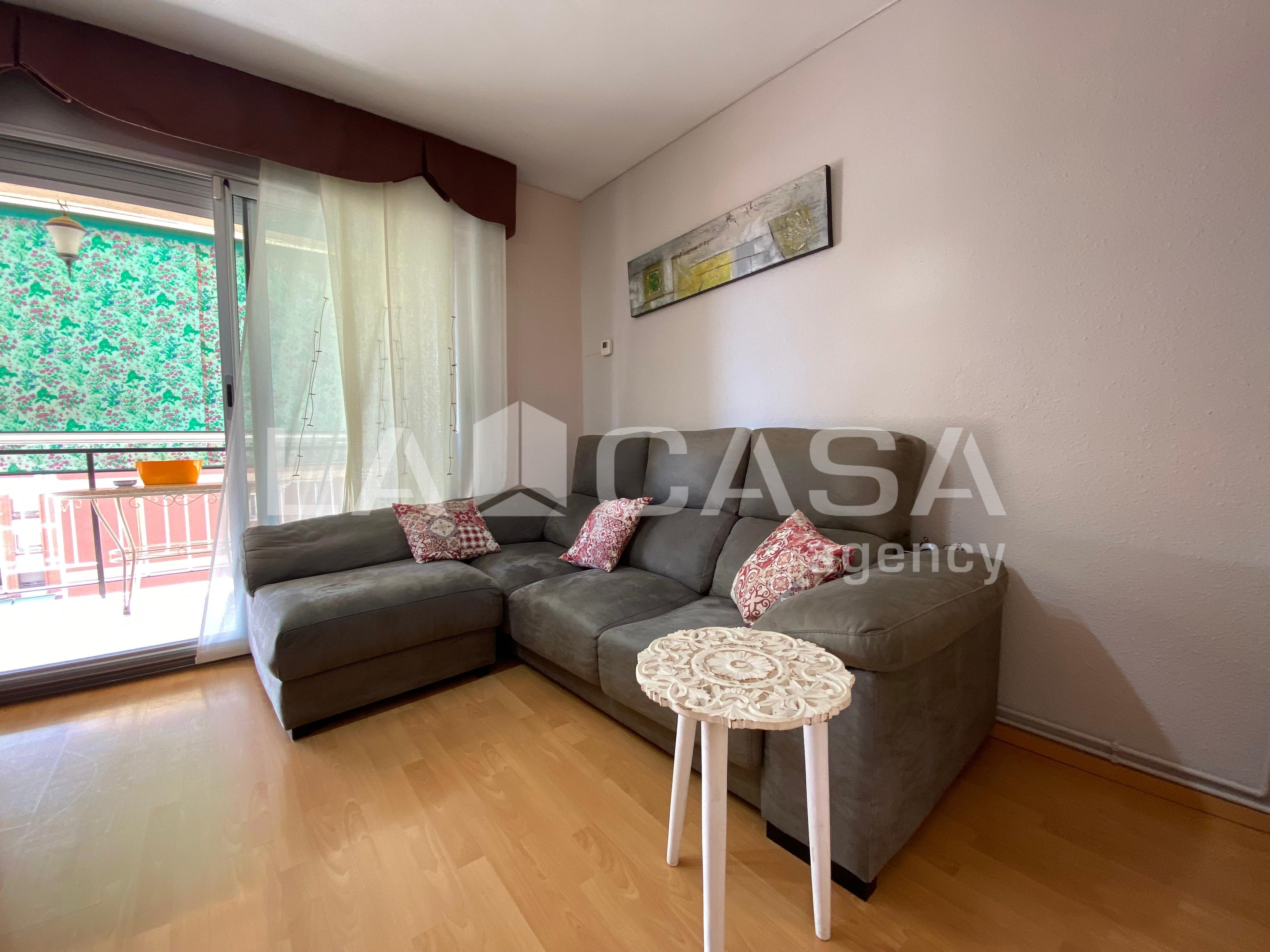 Sala d'estar de Pis en venda en Santa Coloma de Gramenet amb Traster i Balcó