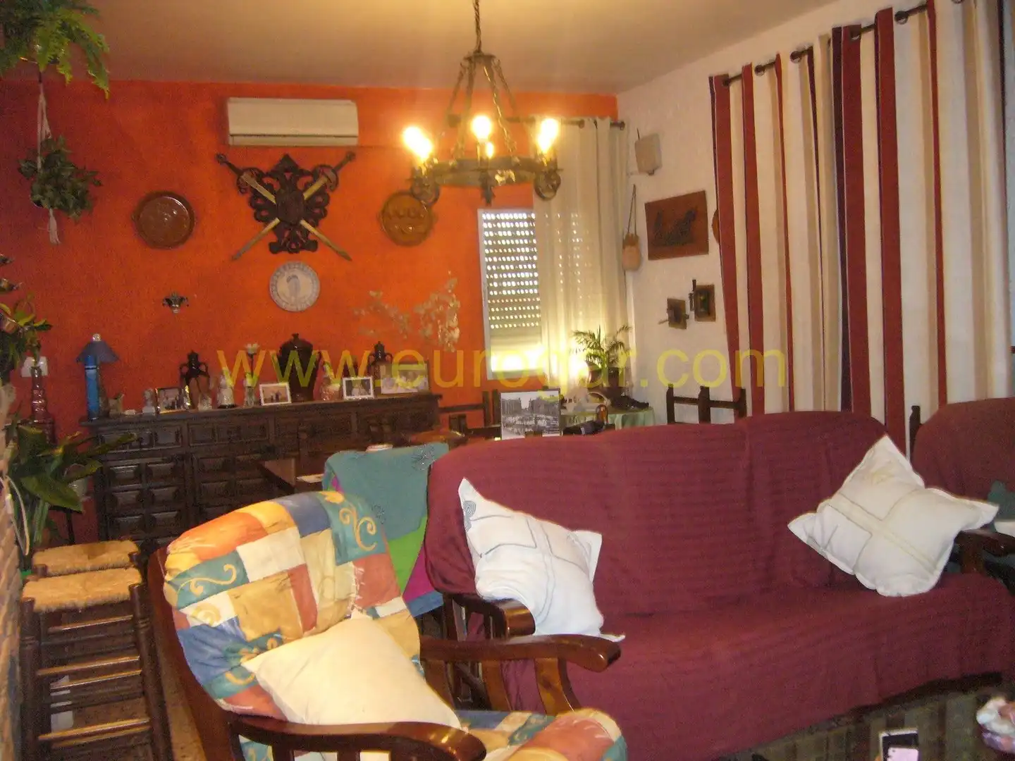 Sala d'estar de Casa o xalet en venda en Chiva amb Jardí privat, Terrassa i Traster