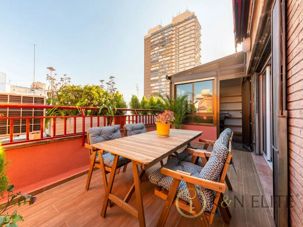 Terrassa de Àtic de lloguer en Alicante / Alacant amb Aire condicionat, Calefacció i Jardí privat