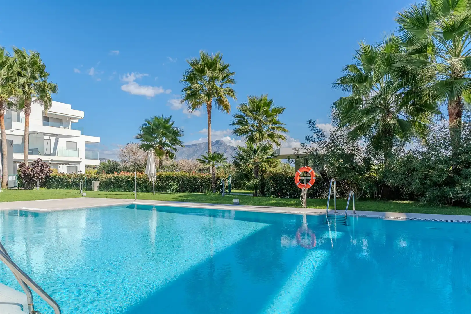 Piscina de Apartament en venda en Estepona