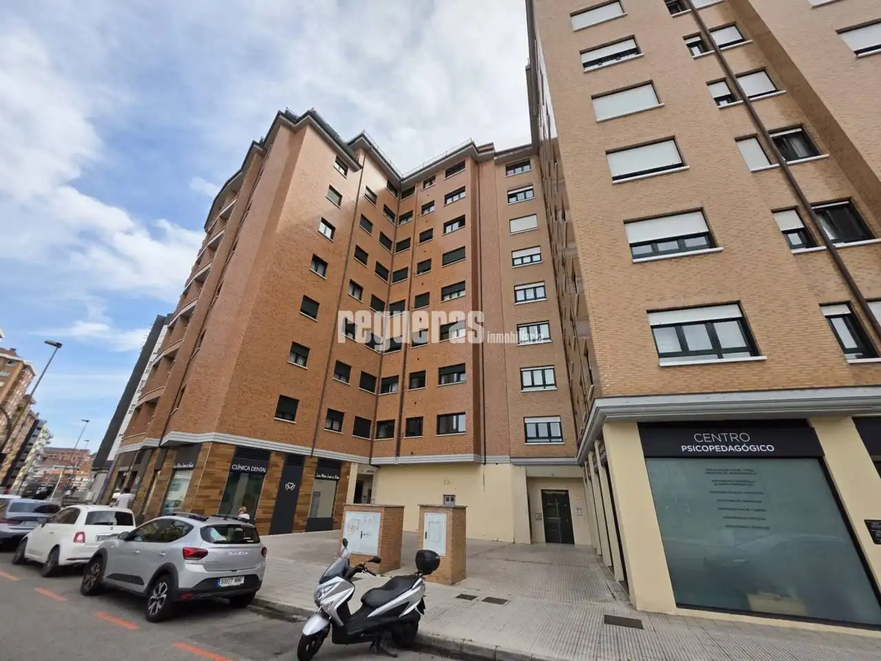 Vista exterior de Apartamento de alquiler en Avilés con Calefacción y Trastero