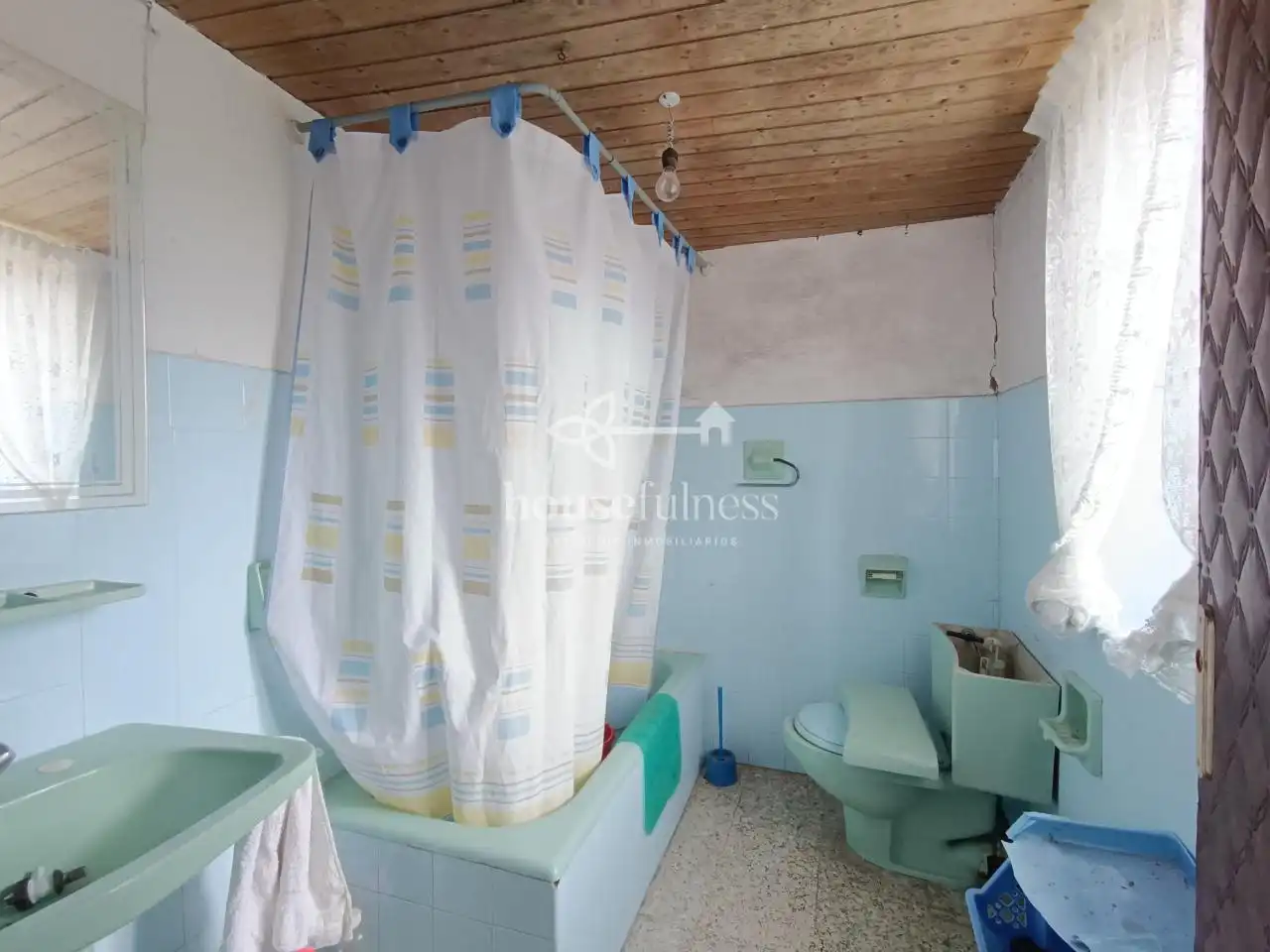 Baño de Finca rústica en venta en Friol con Calefacción, Jardín privado y Terraza