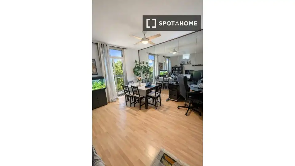 Exterior view of Flat for share in Eixample