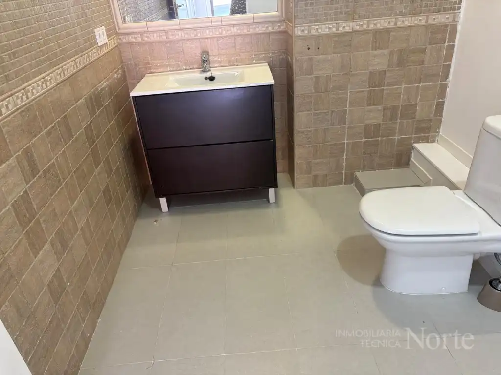 Bathroom of Commercial properties for rent in Algete