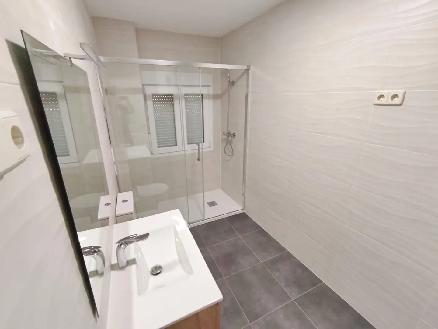 Bathroom of Flat for rent in Madrid  with Heating and Furnished