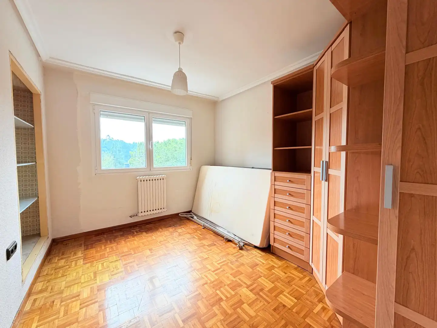 Bedroom of Flat for sale in Avilés  with Heating, Parquet flooring and Furnished