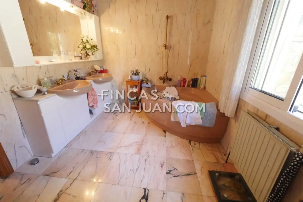 Bathroom of Houses for sale in El Campello  with Air Conditioner, Heating and Private garden