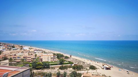 Piso reformado ubicado en la tranquila zona del Faro de Cullera, ideal para desconectar y disfrutar de la brisa marina. Situado en