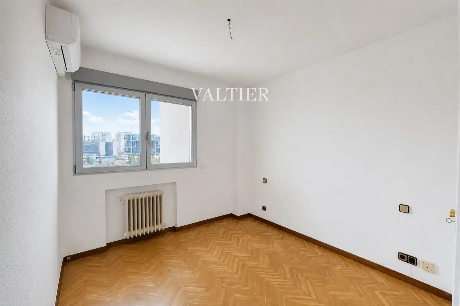 Schlafzimmer von Wohnung zur Miete in Madrid mit Klimaanlage und Terrasse