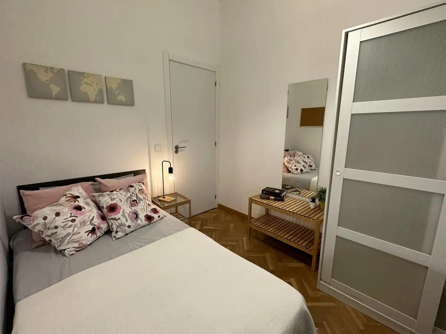 Bedroom of Flat for share in Madrid  with Heating and Furnished