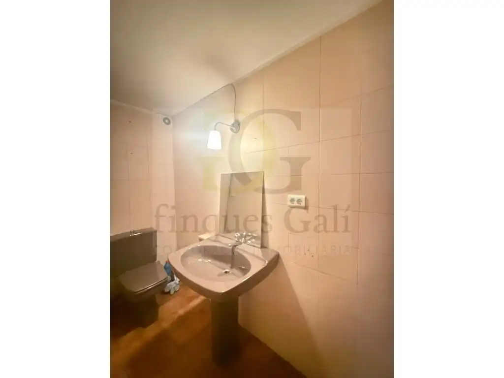 Bathroom of Commercial properties for rent in Manresa