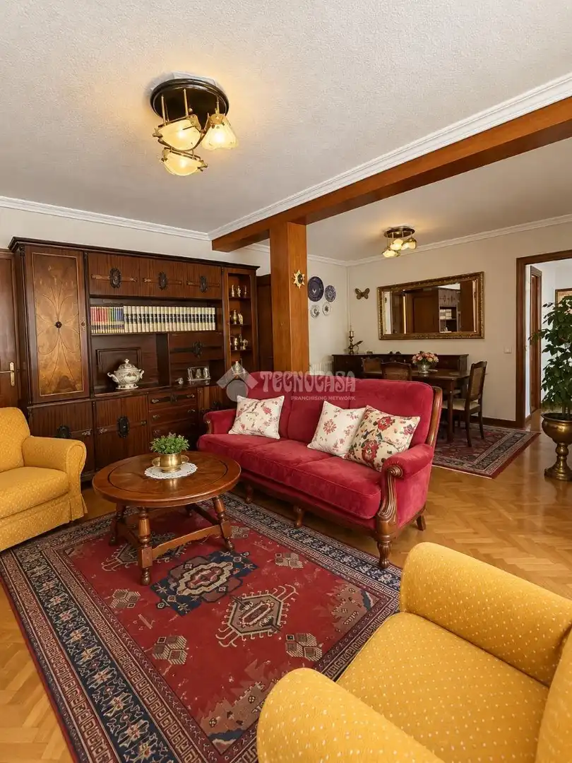 Sala d'estar de Pis en venda en Madrid amb Calefacció, Parquet i Terrassa