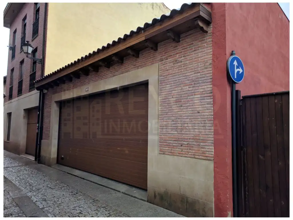 Parking of Houses for rent in Santo Domingo de la Calzada  with Private garden and Balcony