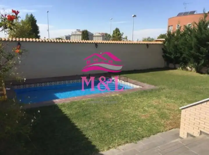 Jardí de Casa o xalet en venda en Mérida amb Aire condicionat, Calefacció i Traster